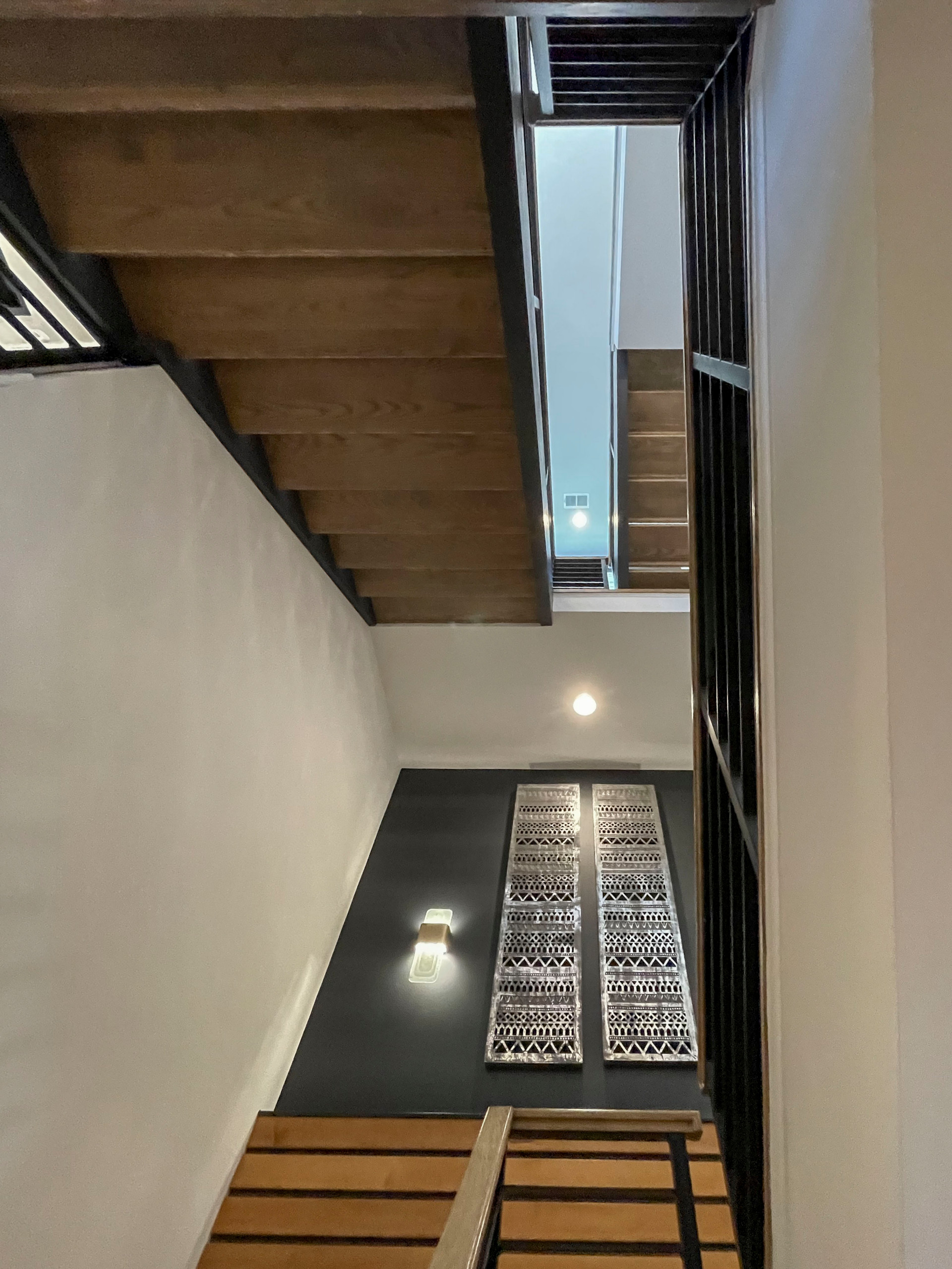 113_Floating Straight- Stringers with No Risers in Contemporary Home, Bethesda M