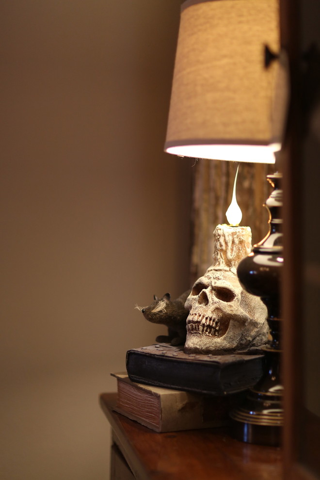 Example of an eclectic home design design in Orange County