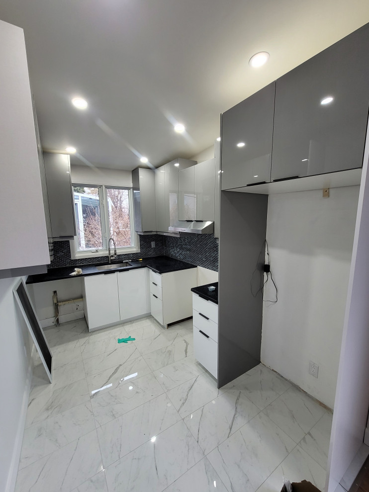 HIGH GLOSS KITCHEN
