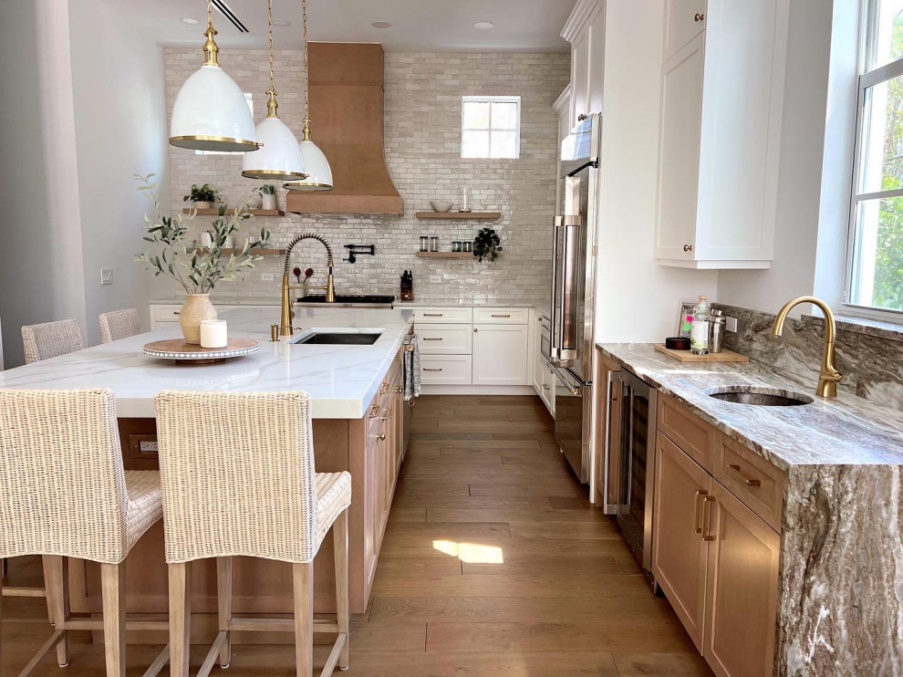 Kitchen - transitional kitchen idea in Miami