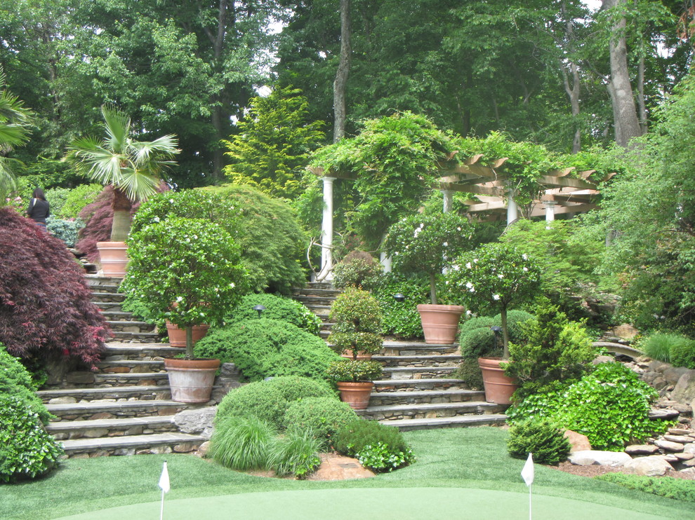 Photo of a traditional garden in Bridgeport.