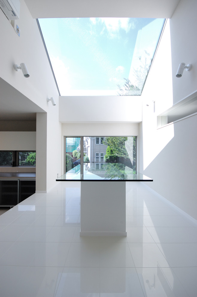 Photo of a modern sunroom in Tokyo with porcelain floors, no fireplace, a glass ceiling and white floor.