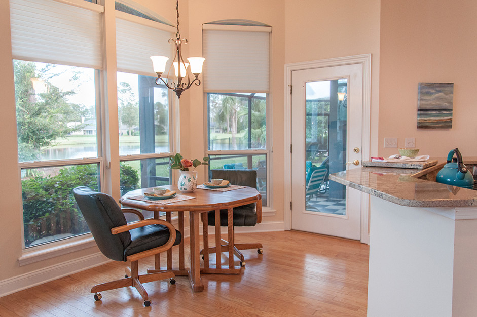 Transitional kitchen photo in Jacksonville