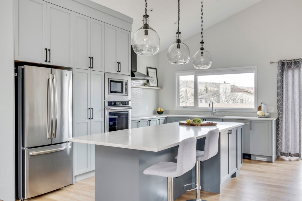 Kitchen - kitchen idea in Calgary