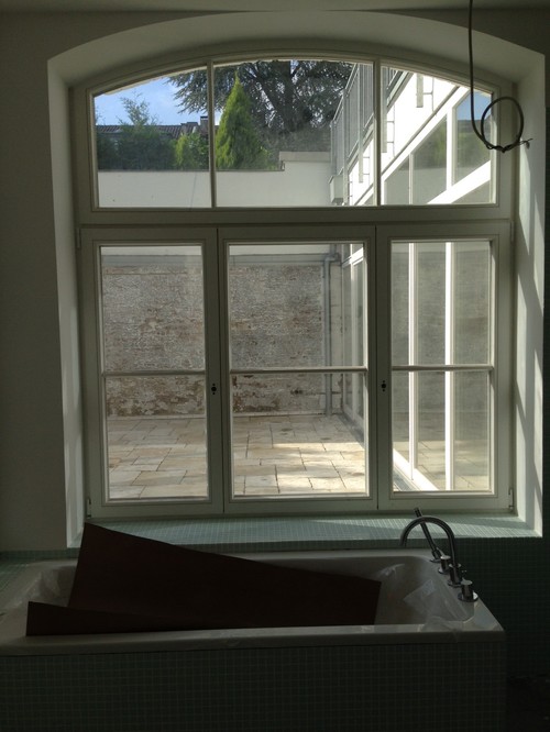 Sichtschutz für runde Loft-Fenster