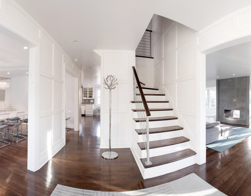 Example of a transitional entryway design in New York