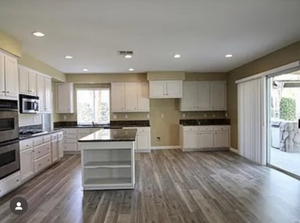 Corona Modern Kitchen