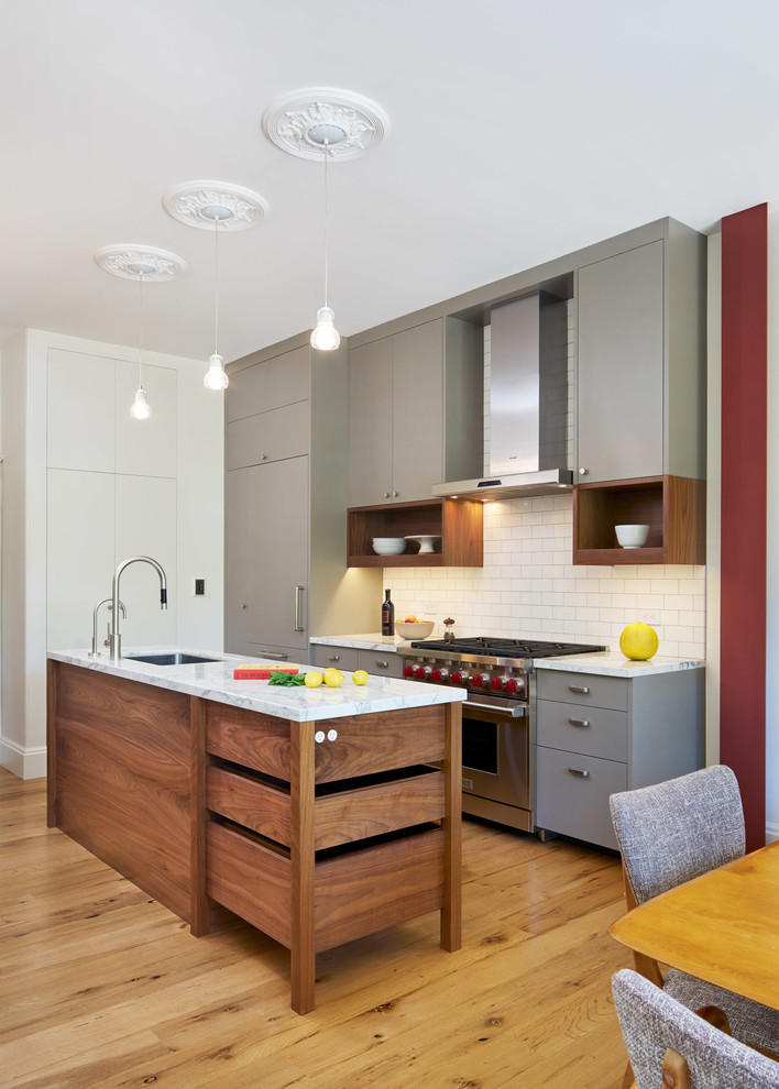 This is an example of a mid-sized contemporary kitchen in San Francisco.