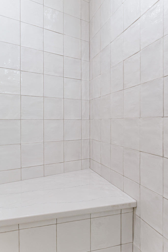 Example of a transitional bathroom design in Omaha