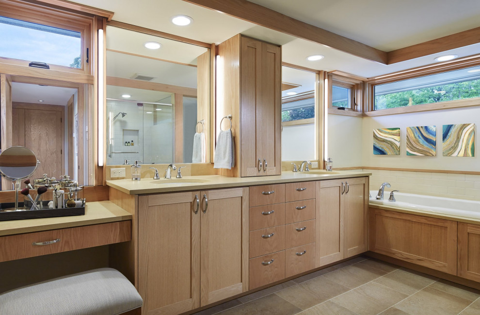 Mittelgroßes Klassisches Badezimmer En Suite mit eingebautem Waschtisch in Minneapolis