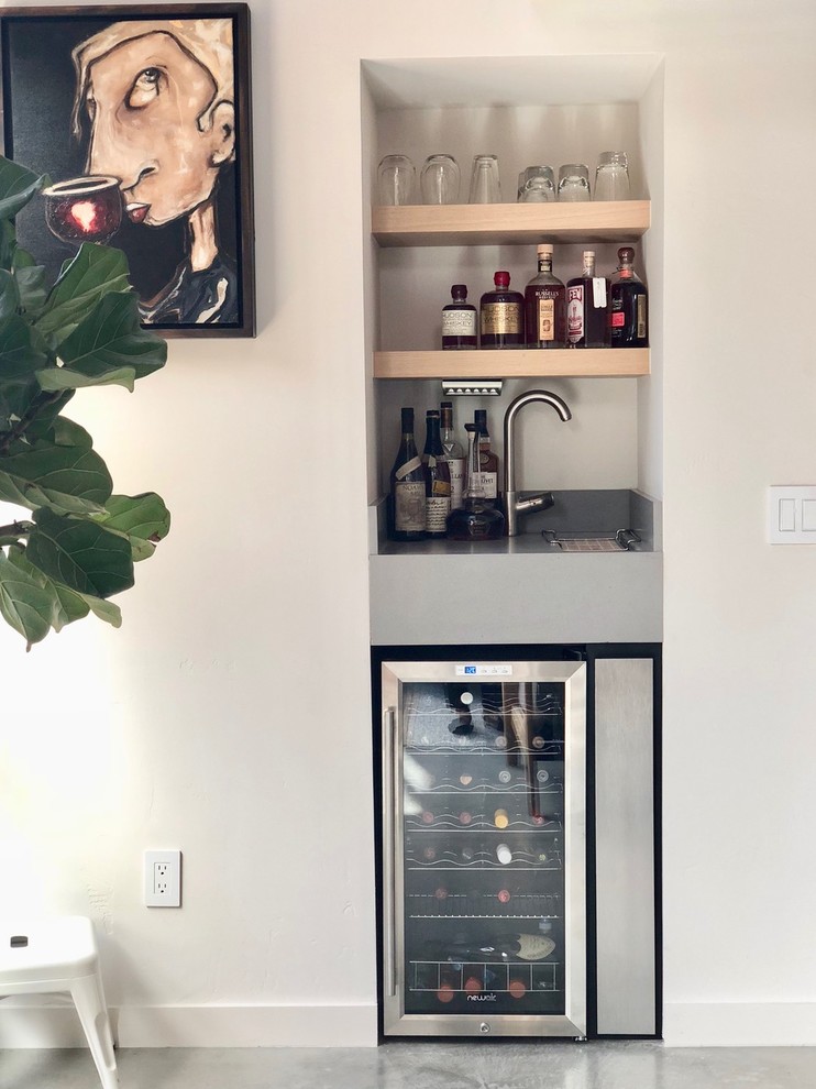 Design ideas for a mid-sized contemporary home bar in San Diego.
