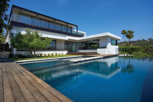 Reyhani moderno-piscina
