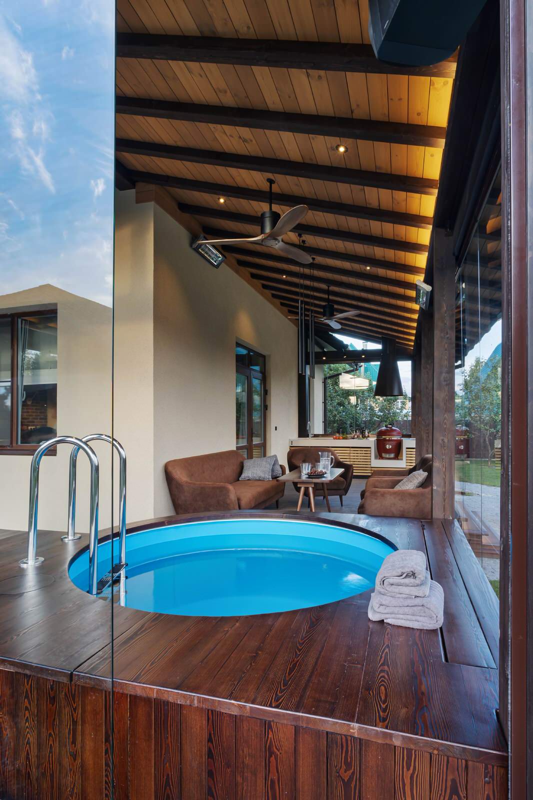 Остекленная терраса ЕЩЕ НЕМНОГО ЛЕТА