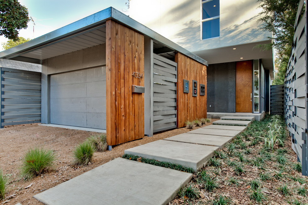 Photo of a modern exterior in Dallas with wood siding.