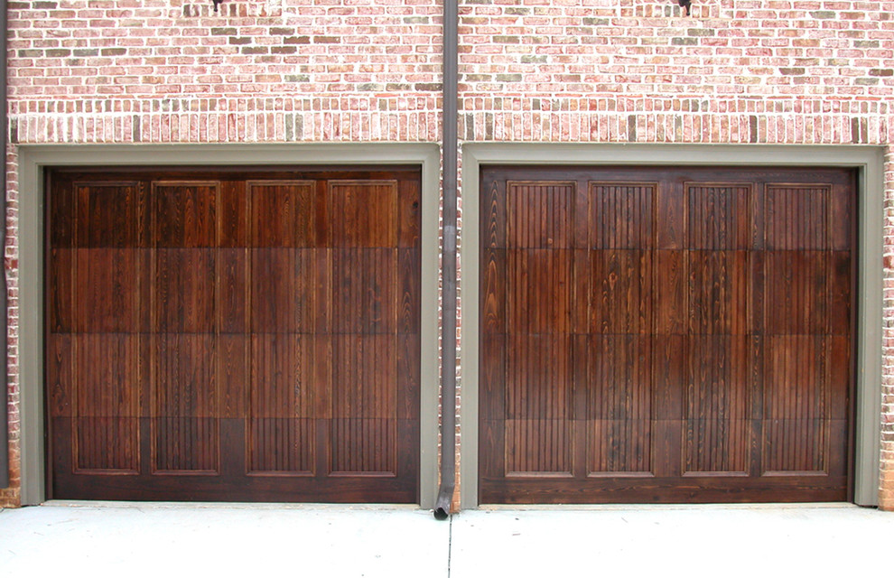 This is an example of an expansive traditional attached three-car garage in Los Angeles.