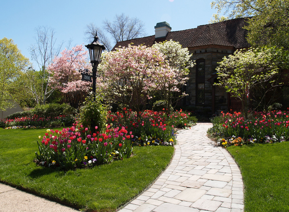 Design ideas for a traditional garden in New York.