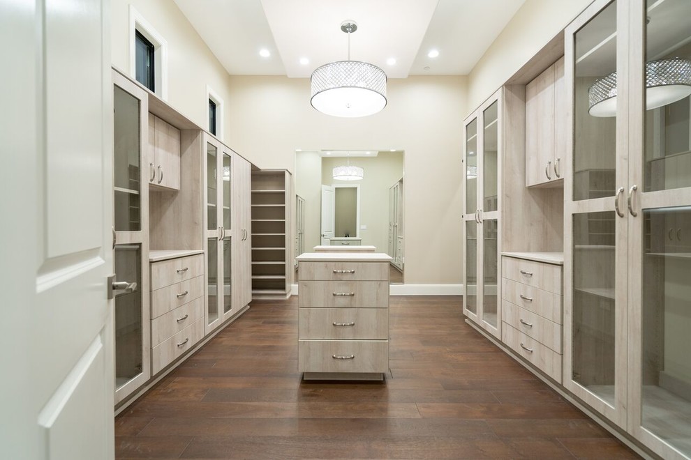Design ideas for a transitional storage and wardrobe in Phoenix.