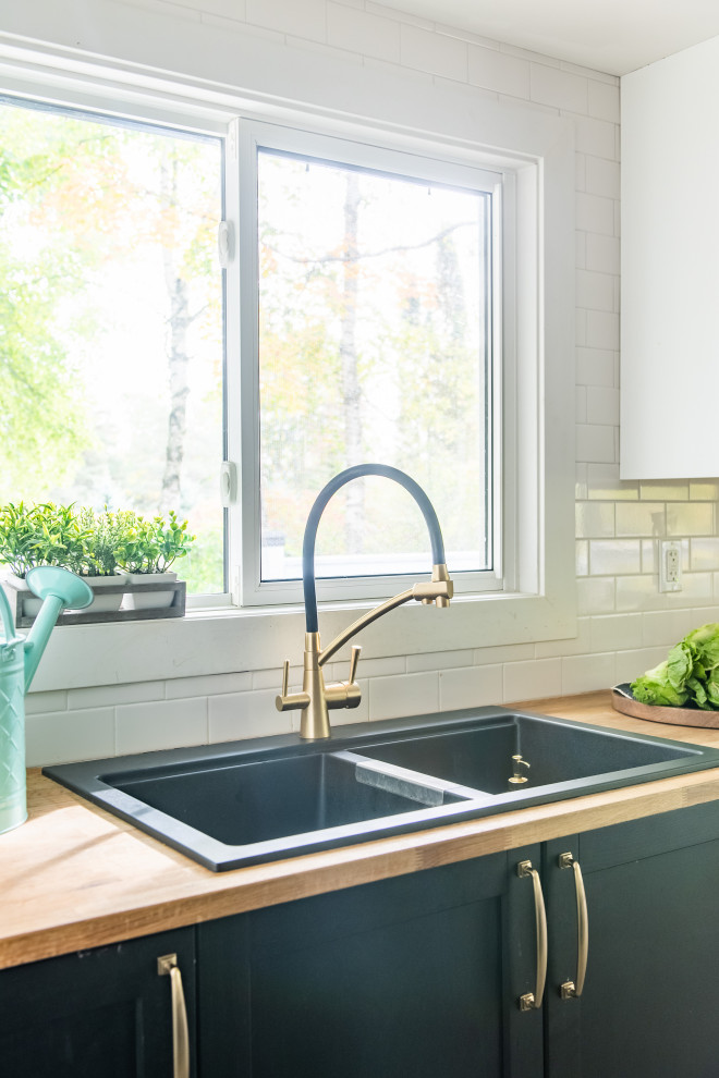 Inspiration for a transitional home design remodel in Toronto