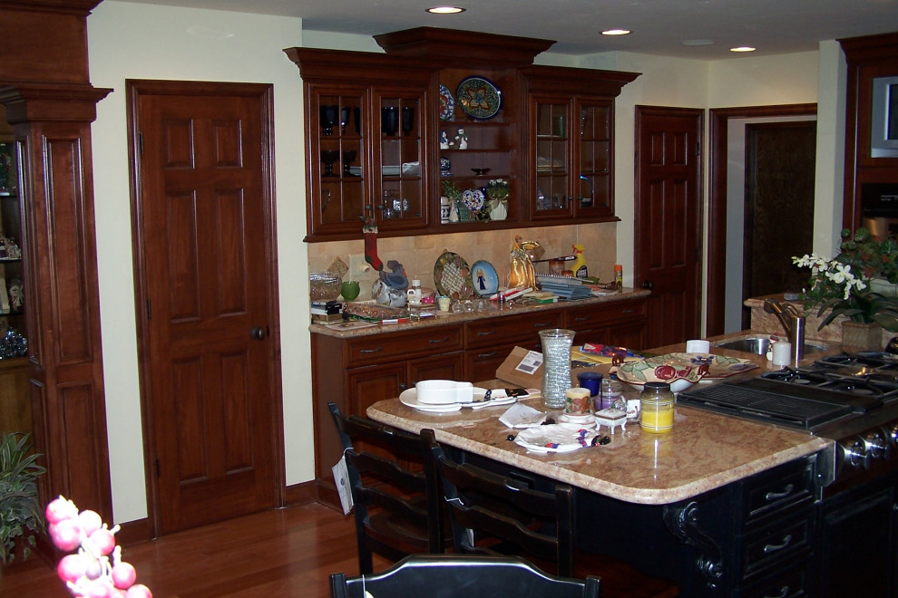 Kitchen - kitchen idea in Oklahoma City