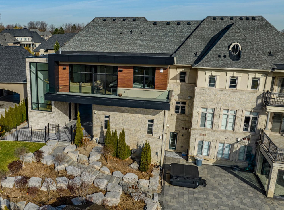 Example of a transitional home design design in Toronto