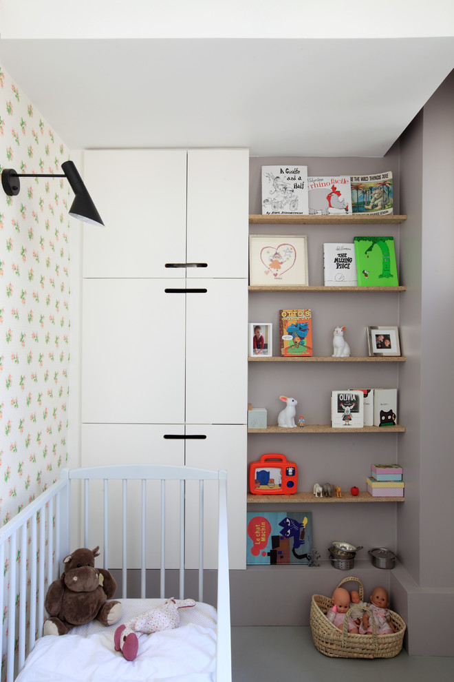 Photo of a contemporary nursery for girls in Paris with grey floor.