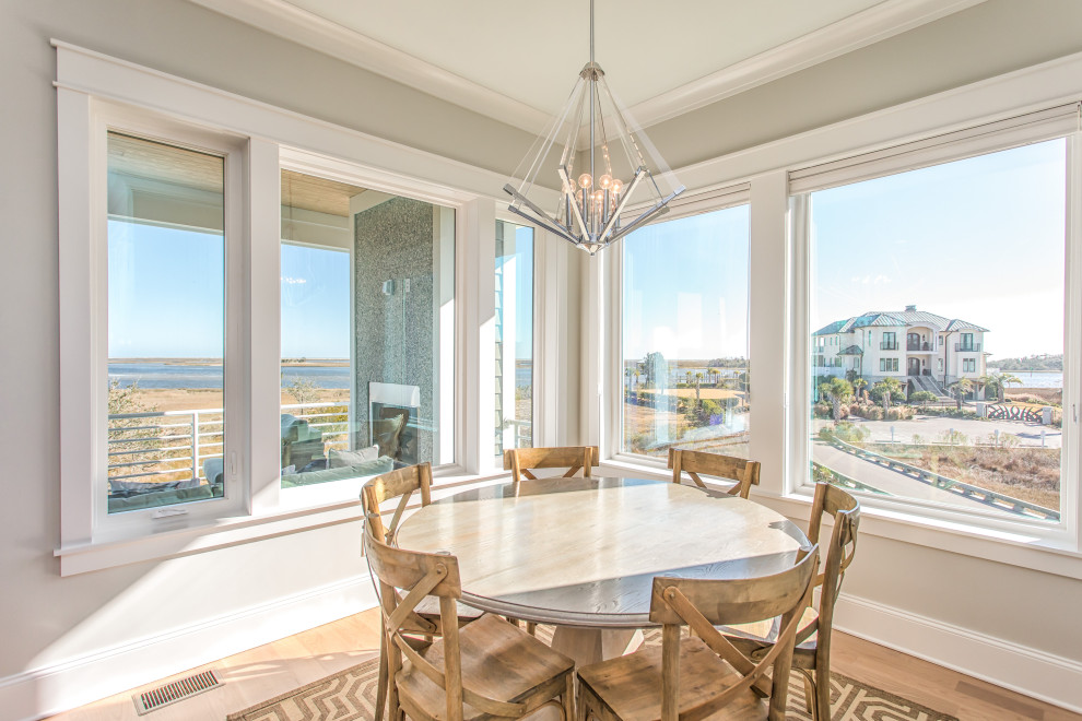 Dining room - transitional dining room idea