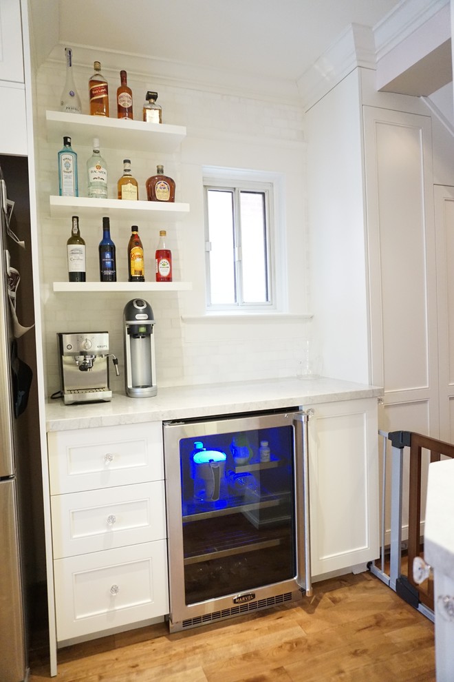 Transitional home design photo in Toronto
