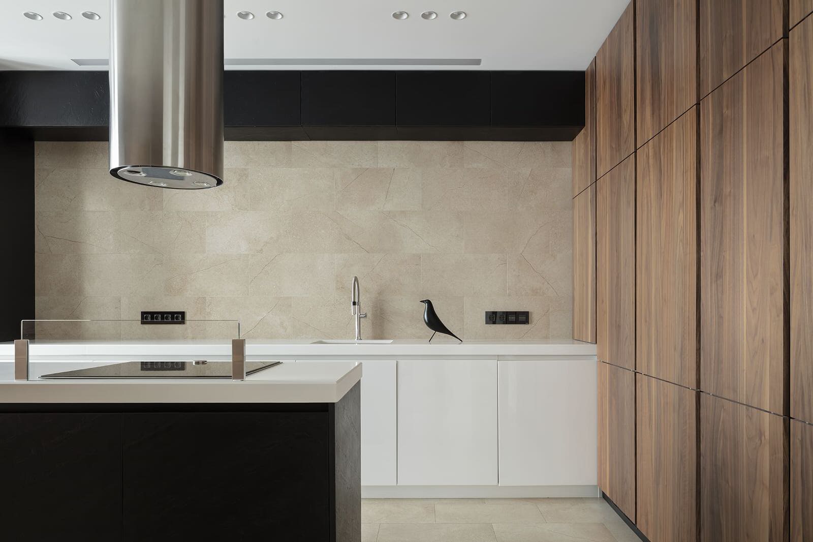 Обзор современной квартиры 170 квм. Полы без плинтуса. Двери в потолок.