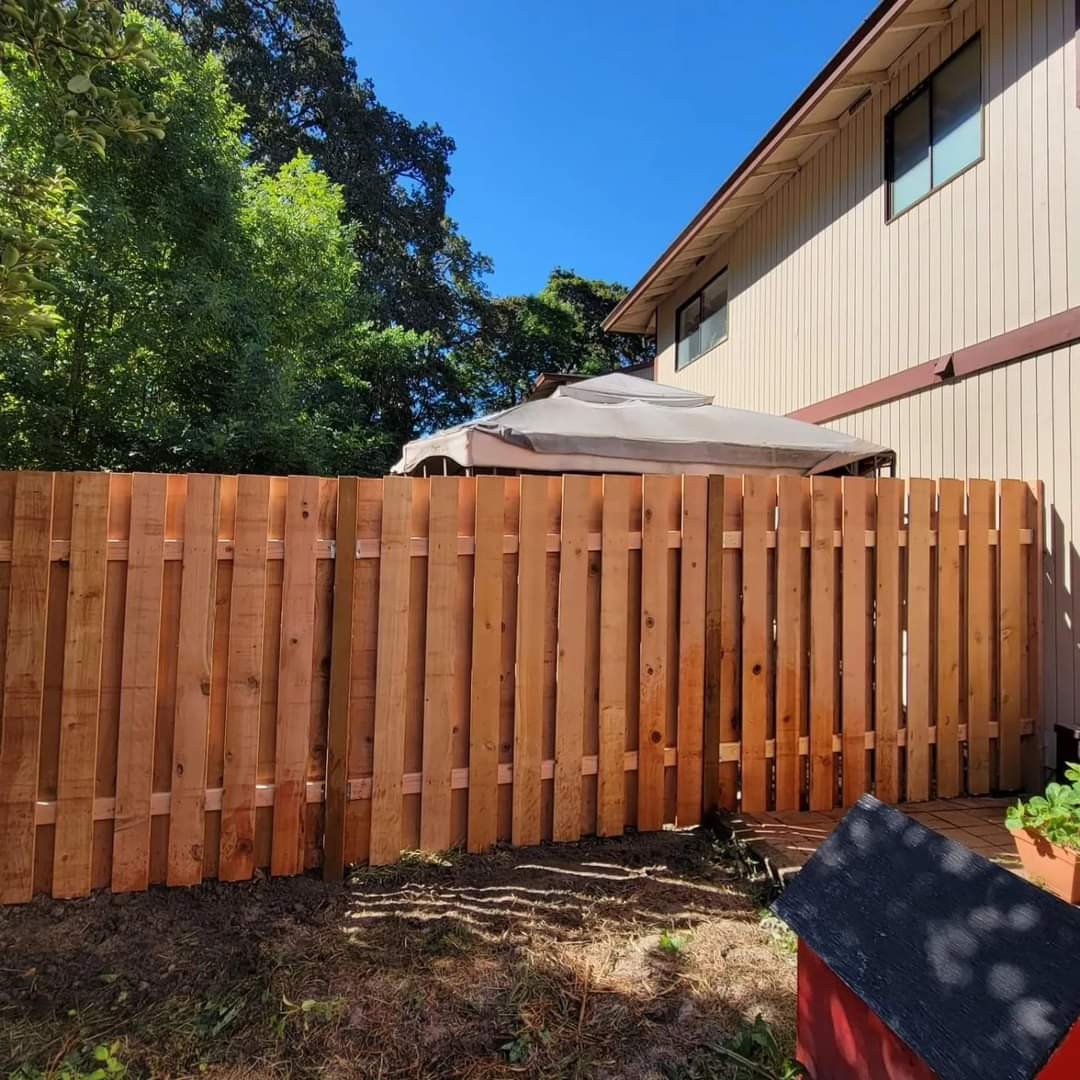 Good neighbor fence with no cap