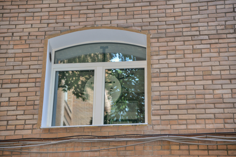 Окно со смарт-стеклом в ванную стекла с регулируемой прозрачностью. SMART GLASS.