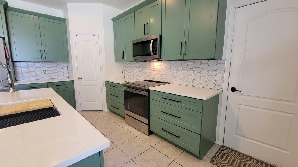 Mid-sized transitional l-shaped eat-in kitchen photo in Orlando with shaker cabinets, green cabinets, quartz countertops, white backsplash, subway tile backsplash, an island and white countertops