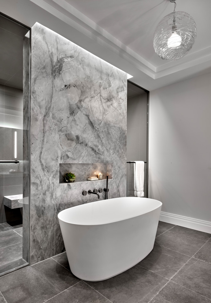 Ejemplo de cuarto de baño principal y doble minimalista grande con ducha doble y baldosas y/o azulejos de mármol