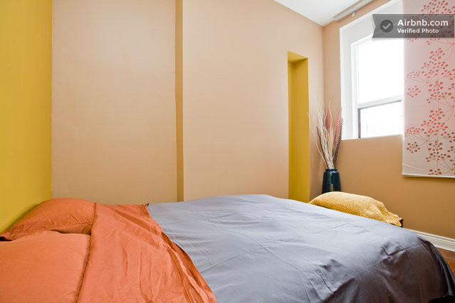This is an example of a traditional bedroom in Toronto.