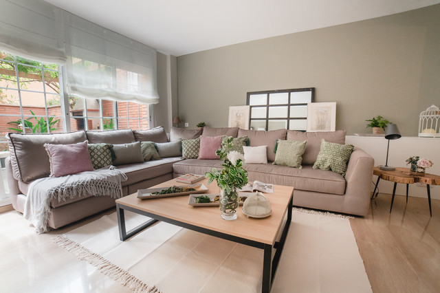 Casa adosada Cornell&agrave; transitional-living-room