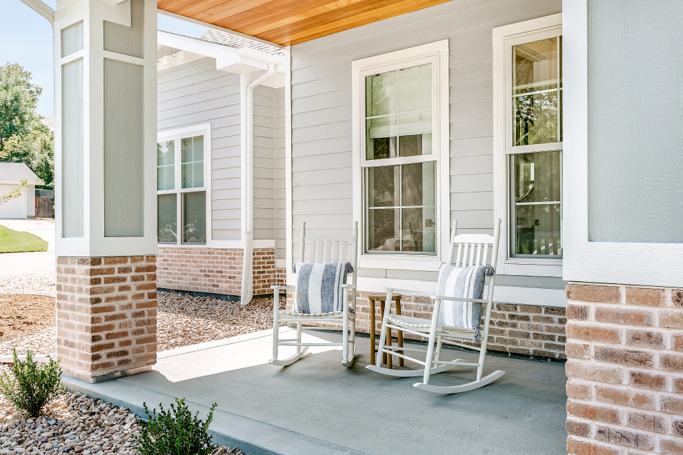 Example of a transitional home design design in Denver