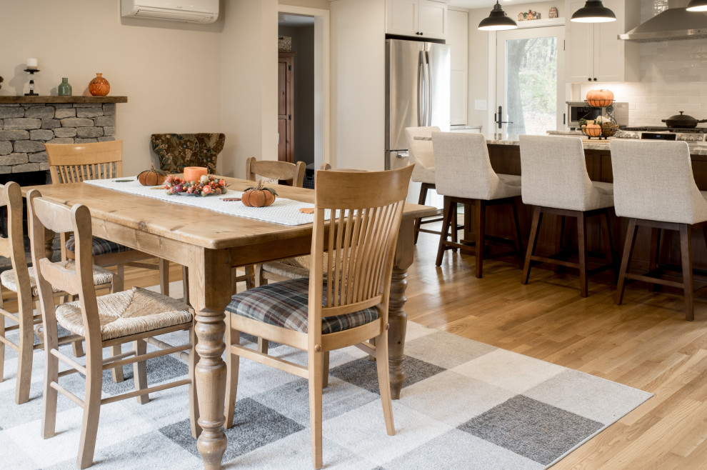 Kitchen - transitional kitchen idea in Boston