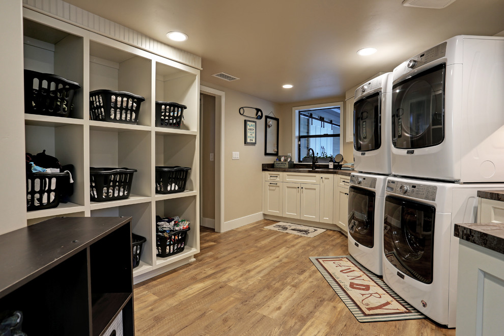 Photo of a country laundry room in Sacramento.
