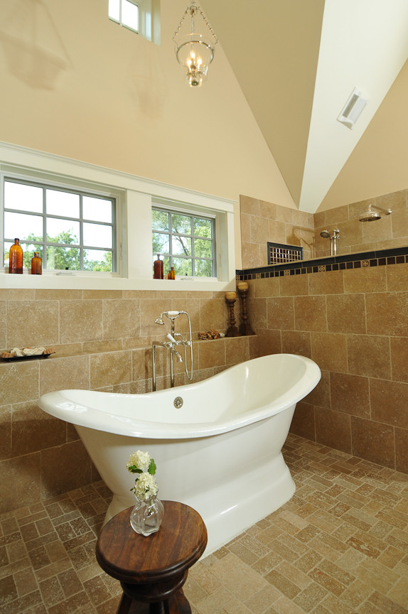 Example of a transitional bathroom design in Chicago
