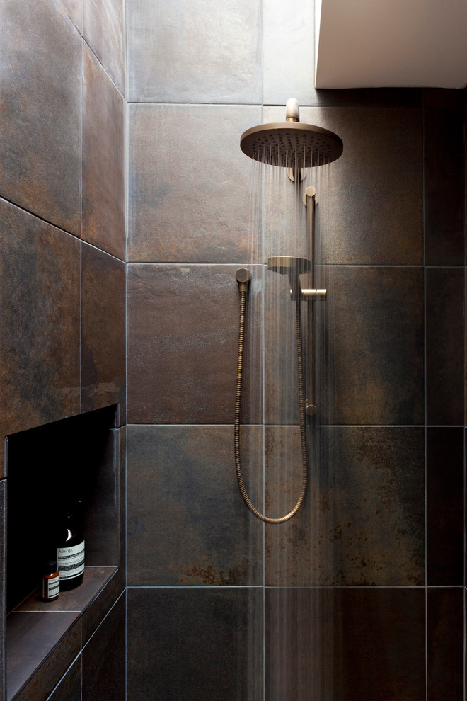 Inspiration for a large contemporary master bathroom in Melbourne with an open shower and ceramic tile.