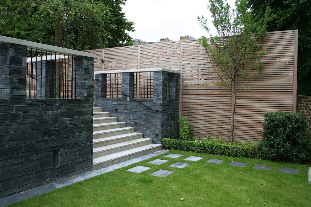 Photo of a contemporary garden in London.