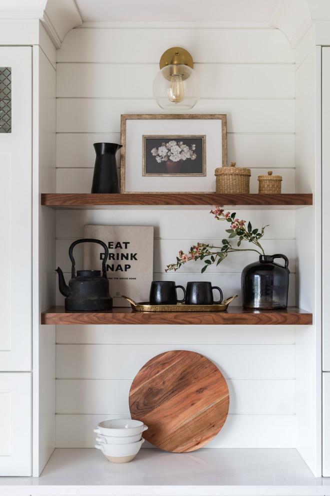 Transitional kitchen photo in Toronto