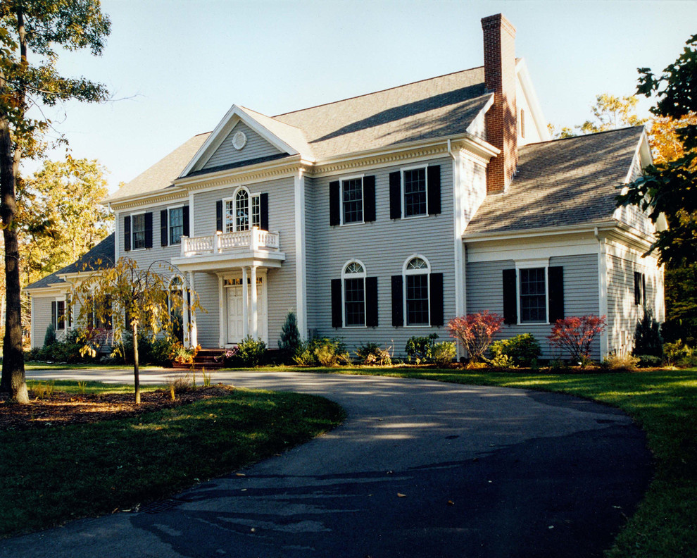 bedford residence front facade dpmg.01 Traditional
