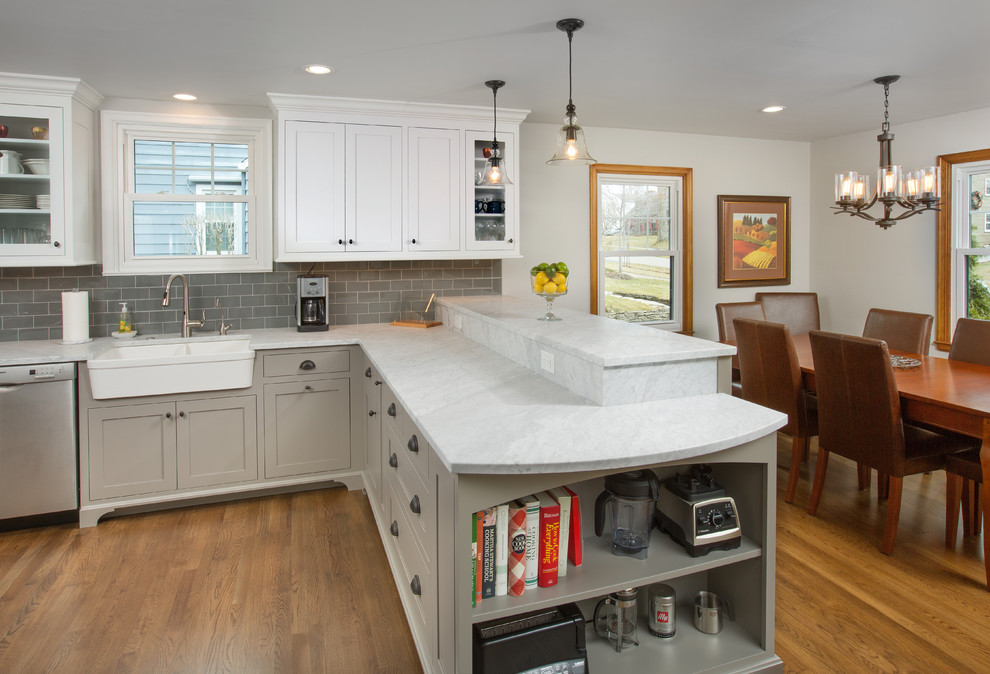 Inspiration for a transitional home design remodel in Columbus