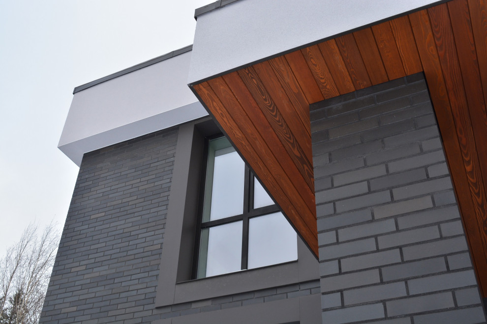 Дом в современном стиле. Кирпич и планкен.