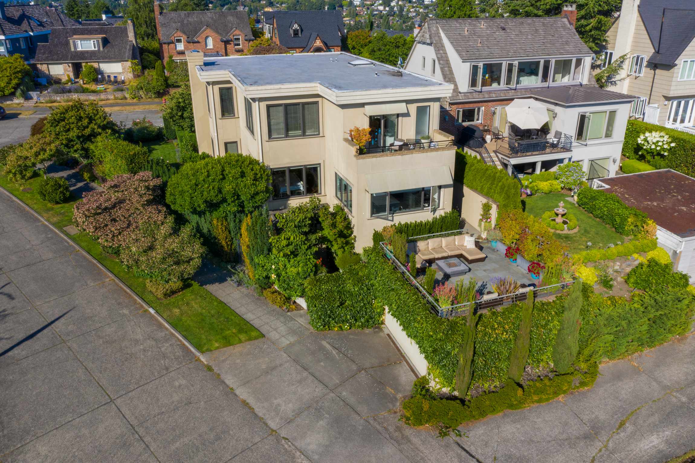 Custom Executive Home - Magnolia