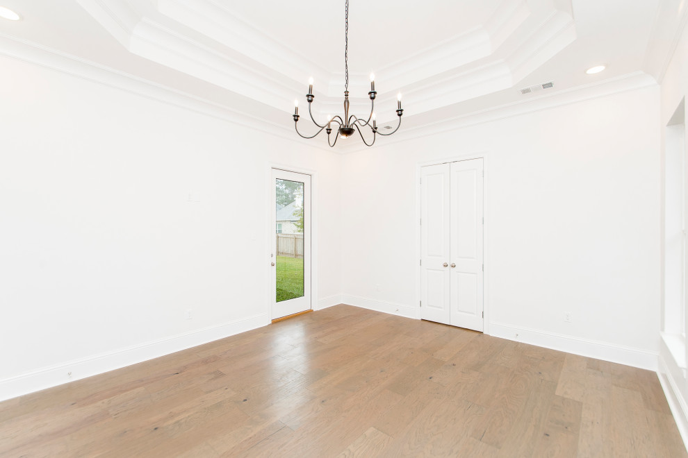 Transitional home design photo in New Orleans
