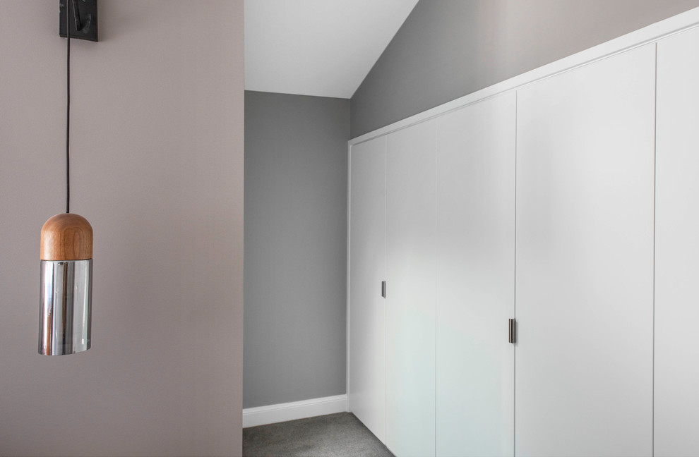 Design ideas for a contemporary storage and wardrobe in Canberra - Queanbeyan.