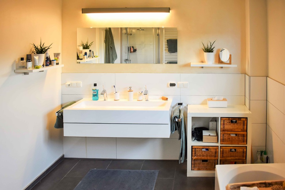 Modernes Badezimmer in Sonstige
