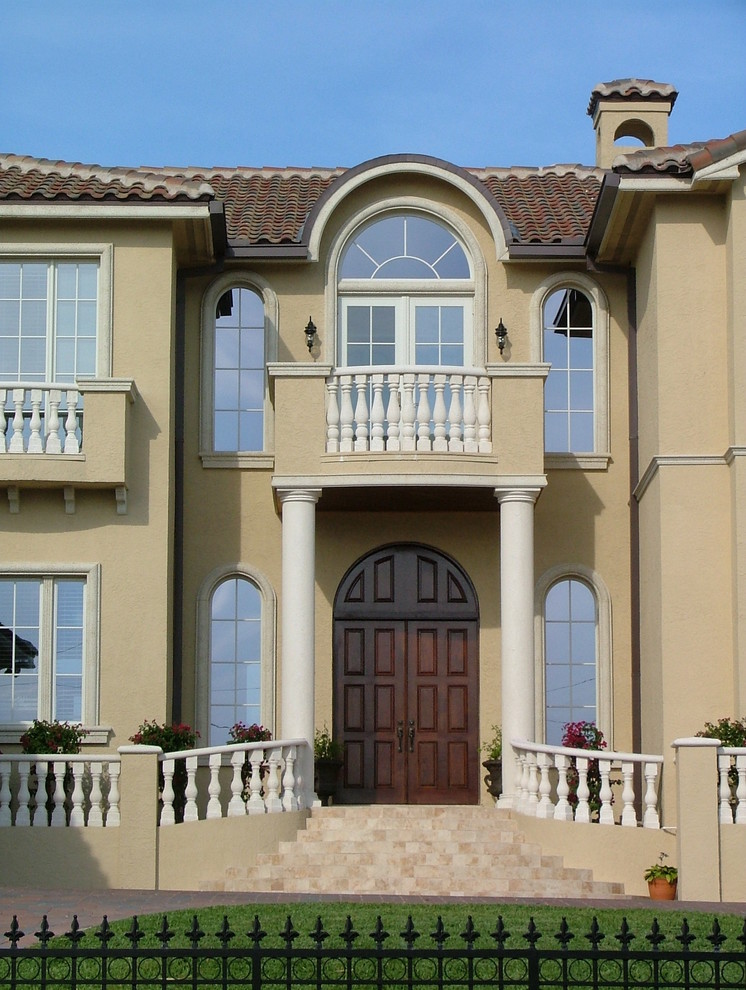 Photo of a traditional entryway in Orlando.