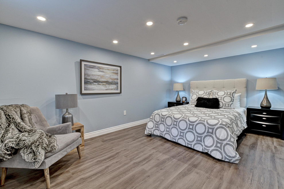 Home design - transitional home design idea in Toronto